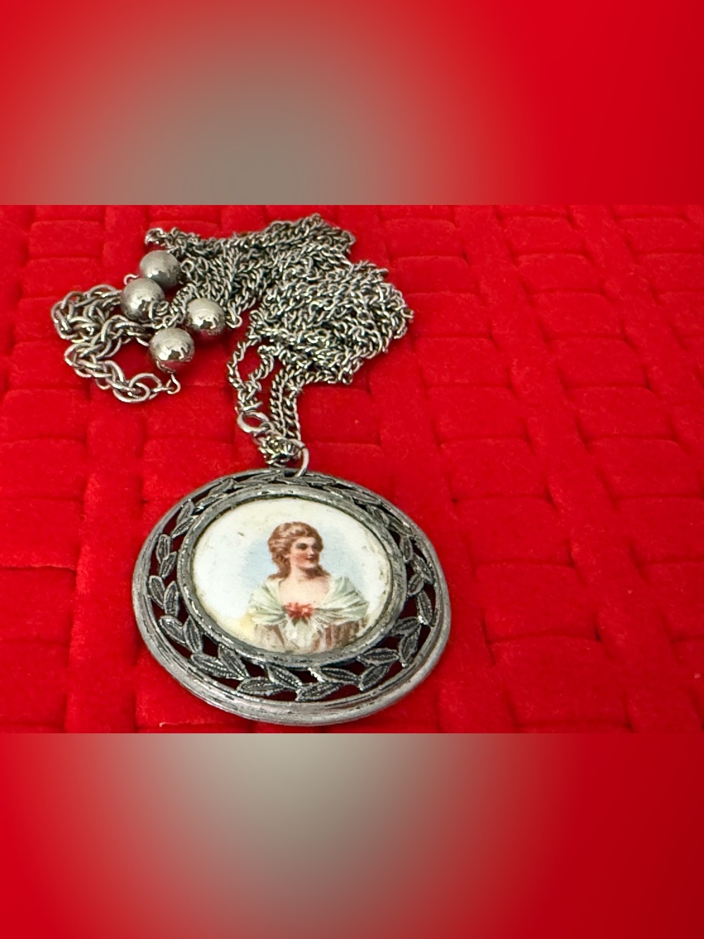 Vintage Portrait Cameo Sikvertone Necklace in Silver-Tone